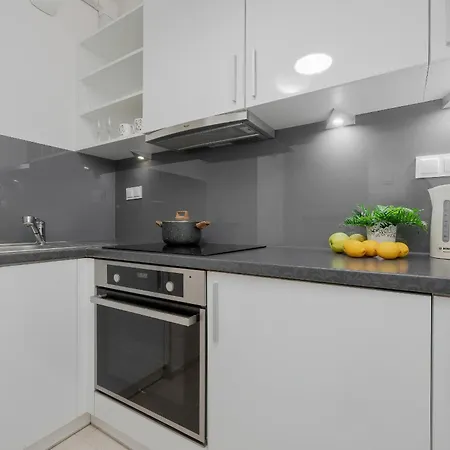 Appartement Studio With Balcony Near The Pge Stadium By Renters Warschau